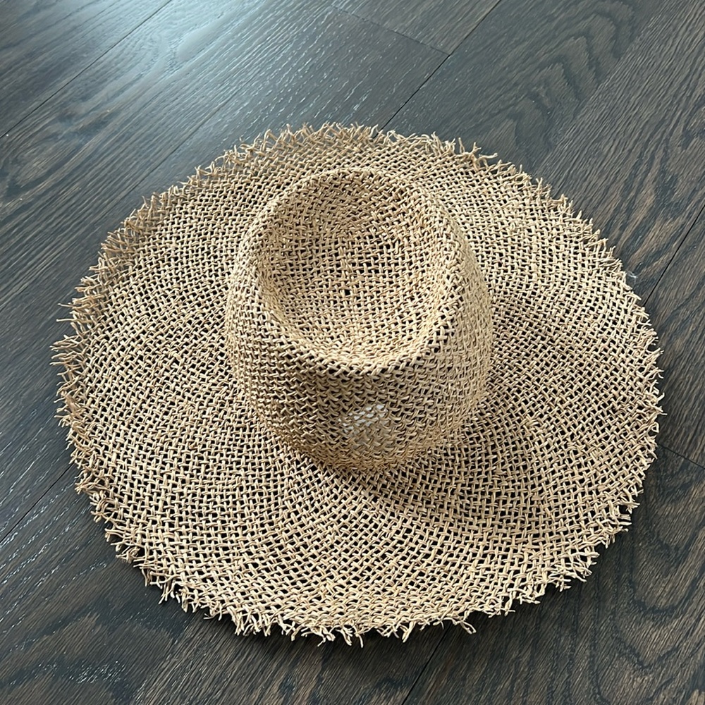 Straw hat fringe